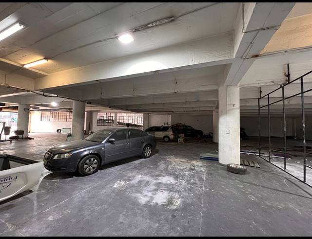 1,600M² WAREHOUSE FOR SALE IN NEW CENTRE
